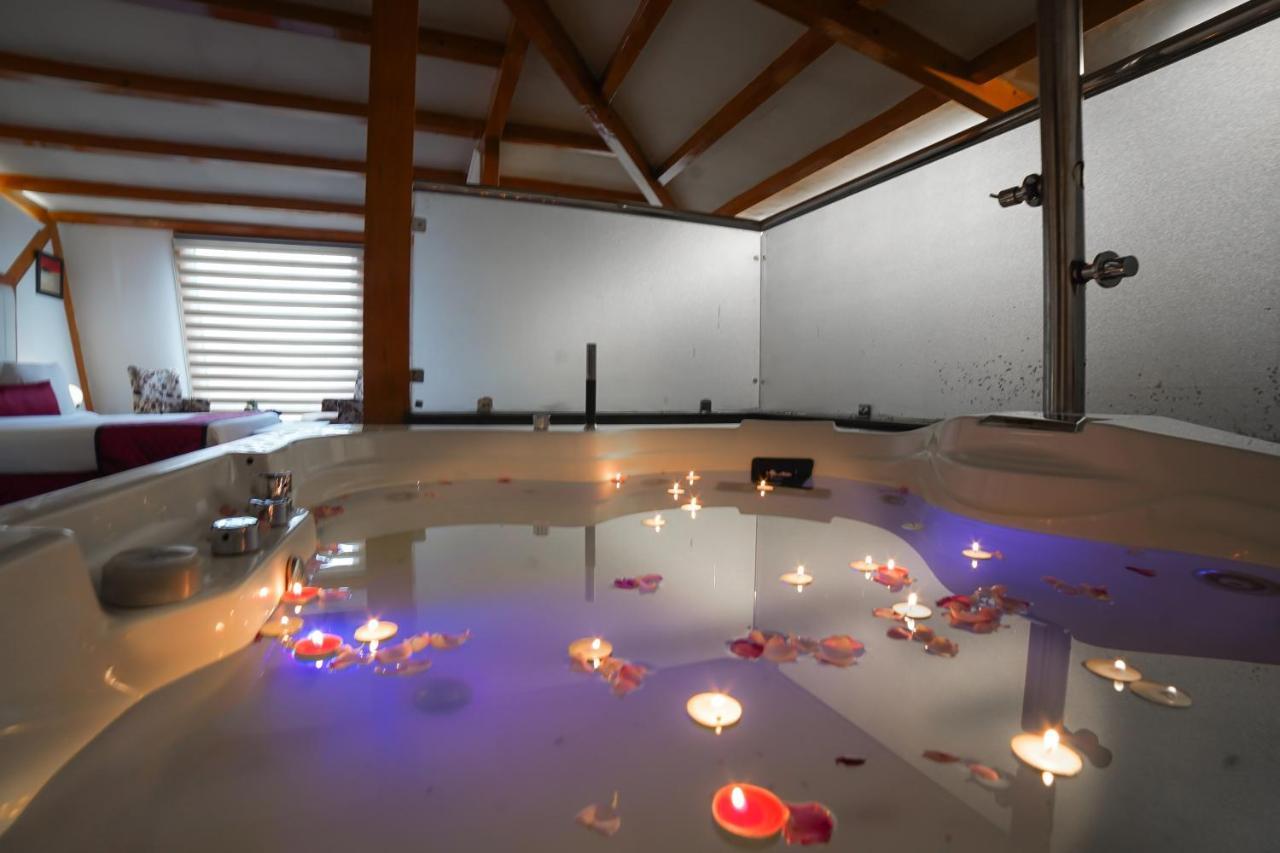 Hotel Rose Petal Srinagar Ngoại thất bức ảnh