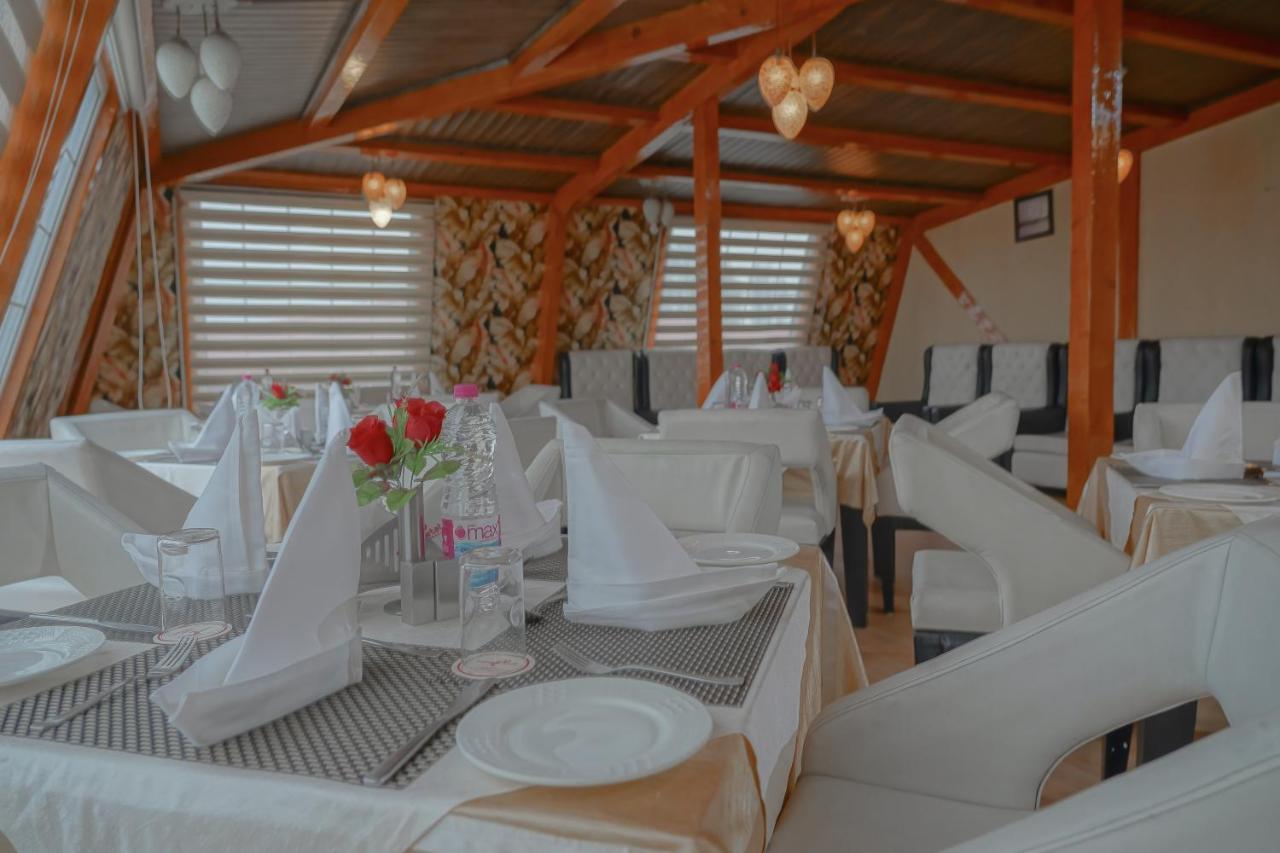Hotel Rose Petal Srinagar Ngoại thất bức ảnh