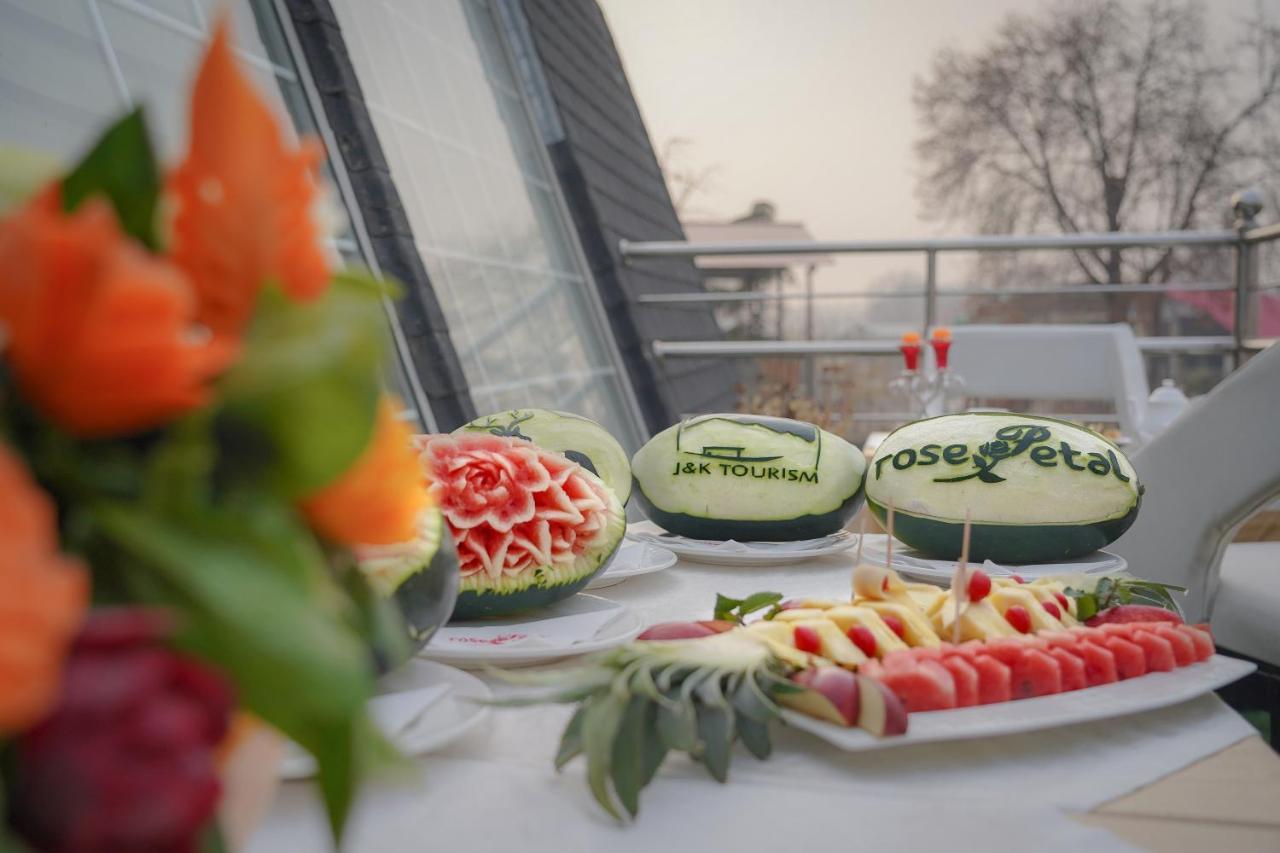 Hotel Rose Petal Srinagar Ngoại thất bức ảnh