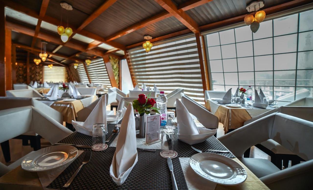 Hotel Rose Petal Srinagar Ngoại thất bức ảnh