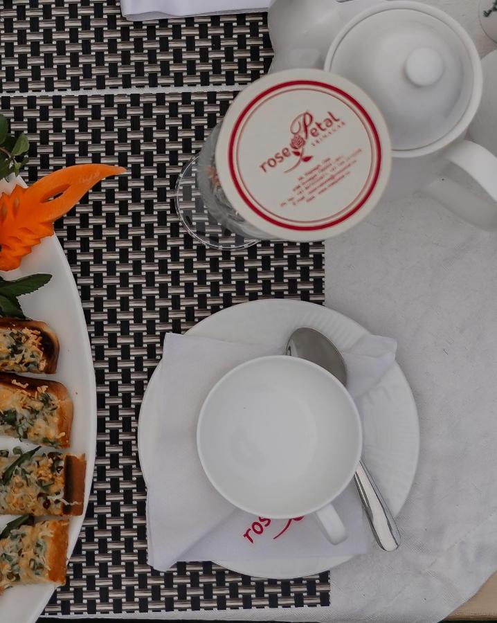 Hotel Rose Petal Srinagar Ngoại thất bức ảnh