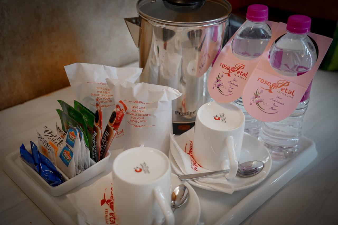 Hotel Rose Petal Srinagar Ngoại thất bức ảnh
