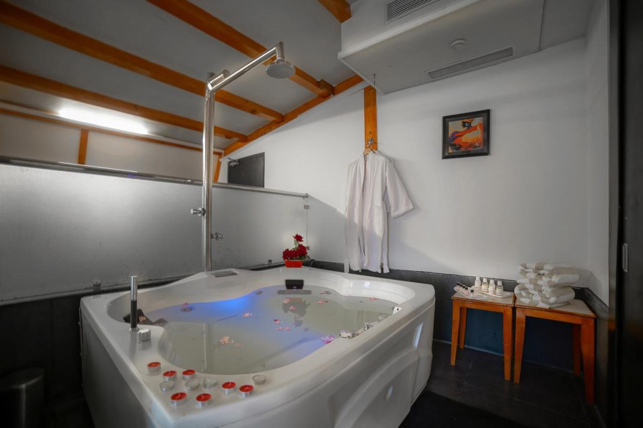 Hotel Rose Petal Srinagar Ngoại thất bức ảnh
