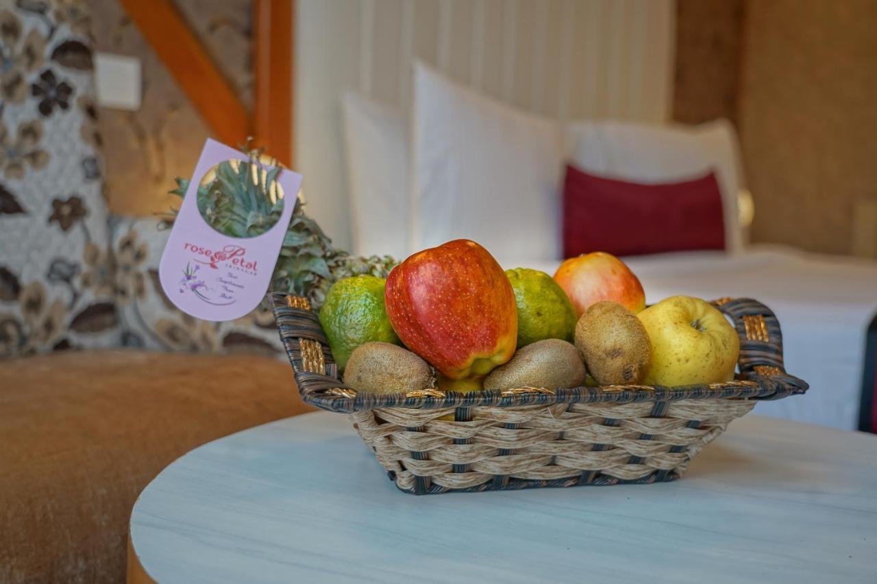 Hotel Rose Petal Srinagar Ngoại thất bức ảnh